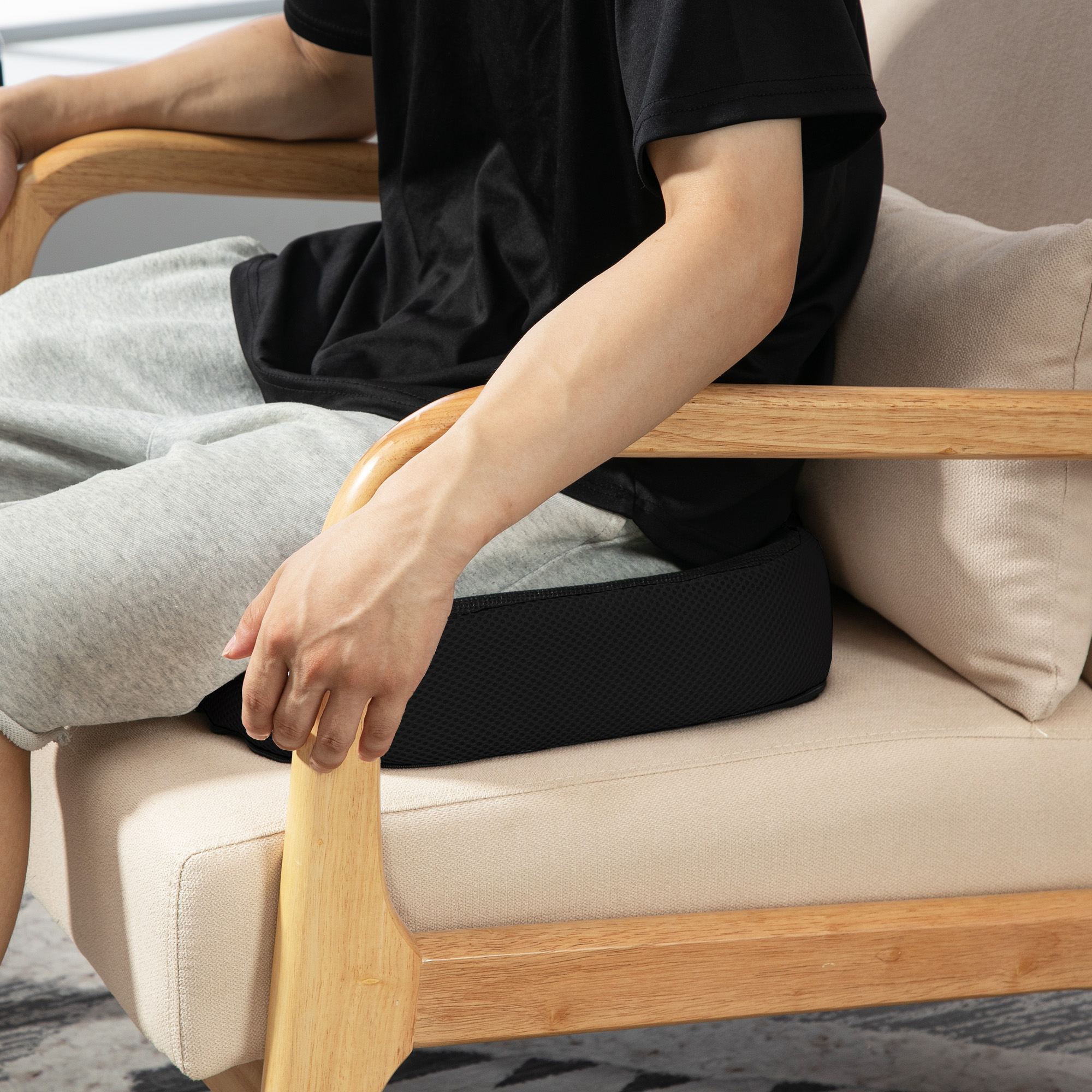 Sitzkissen, ergonomisch, atmungsaktiver Bezug, rutschfest, 44x39x13 cm, Schwarz