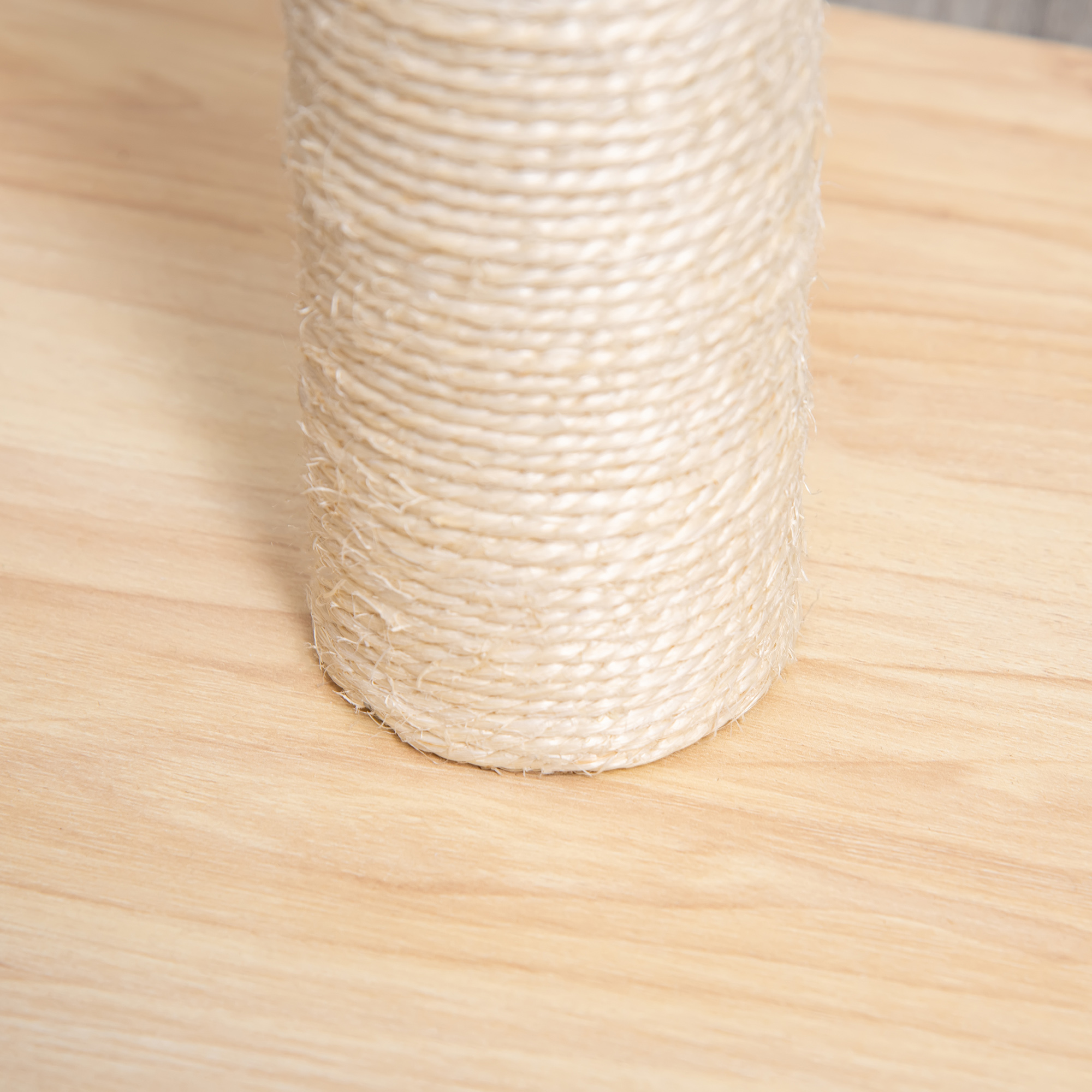 Kratzstamm für Katzen Kratzsäule aus Sisal stabiler Kratzbaum Kratz Spielzeug Katze mit Ball 60 cm Spanplatte Sisal Beige+Eiche 34 x 34 x 60 cm