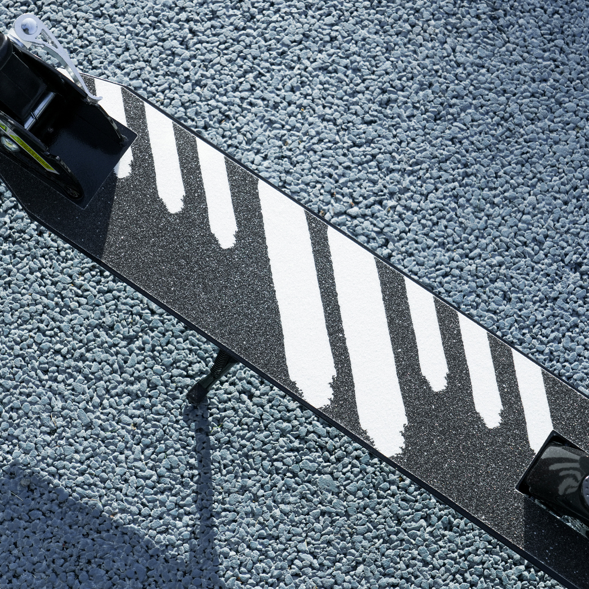 Kinderroller, Doppelte Bremsen, Metallrahmen, Fußstütze, faltbar, 3-8 Jahre, Schwarz