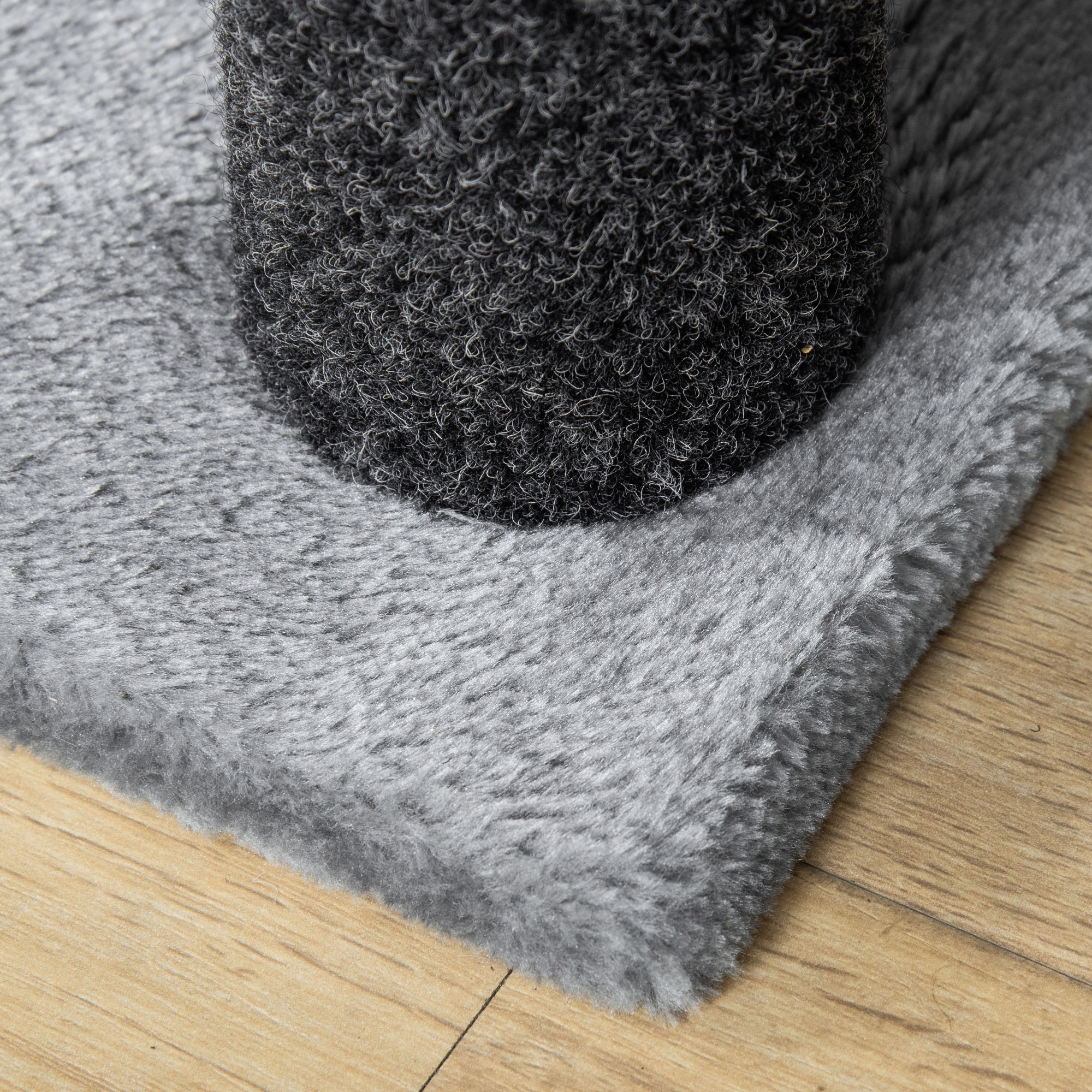 Katzentreppe 4-stufige Haustiertreppe mit Kratzsäulen Ball Hundetreppe Tiertreppe für Katzen bis 5 kg Plüsch Jute Grau 60 x 40 x 64 cm