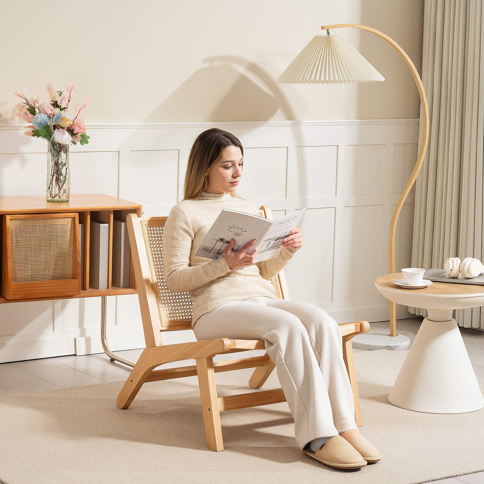 Rattanstuhl, Lesestuhl, Holzrahmen, breiter Sitz, 64 x 70 x 74 cm, Naturholz