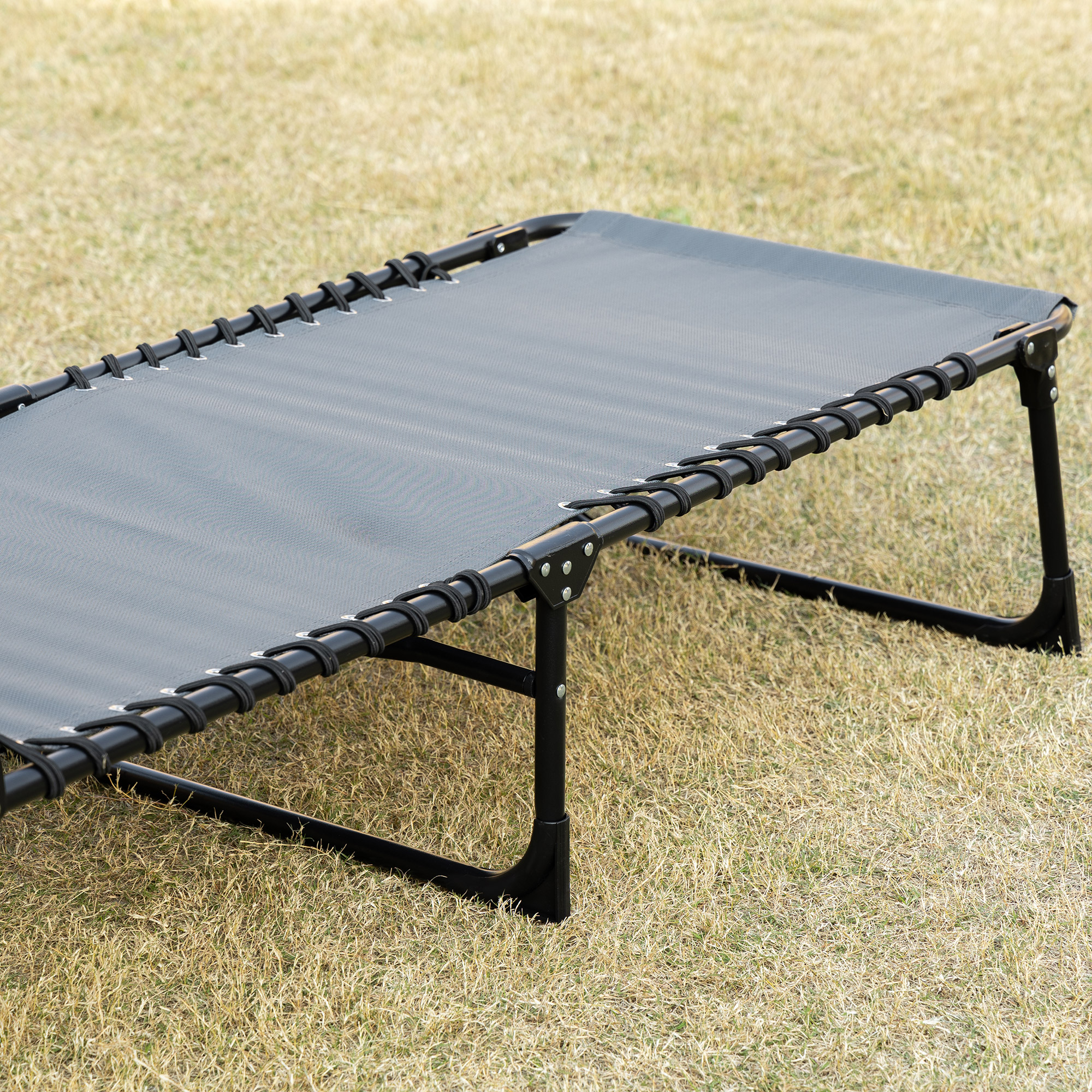 Liegestuhl, Zusammenklappbare Liege mit Nackenkissen, Stahlrahmen, Netzstoffbezug, 120 kg Belastbarkeit, Grau