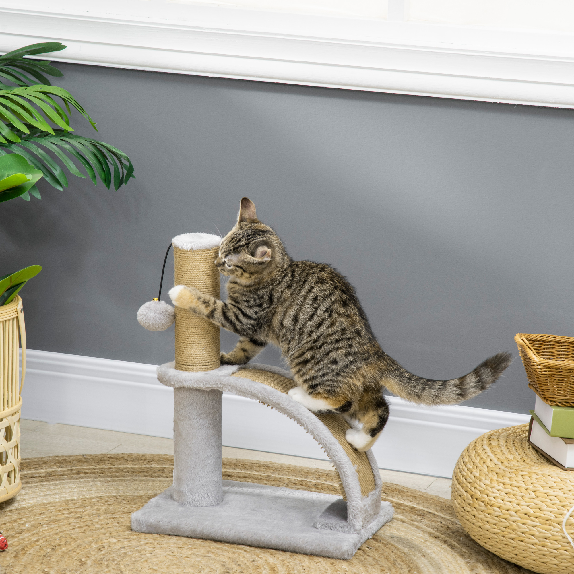Katzenkratzbaum, Jutebespannung, hängende Kugel mit Glocke, Kratzbrett, 34L x 24B x 43H cm, Grau