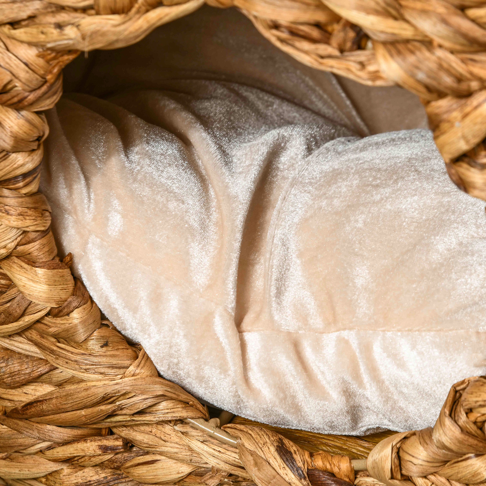 Katzenbaum mit Kratzturm, 3 Etagen, gepolsterte Kissen, Türöffnungen, Wasserhyazinthe, Hellbraun