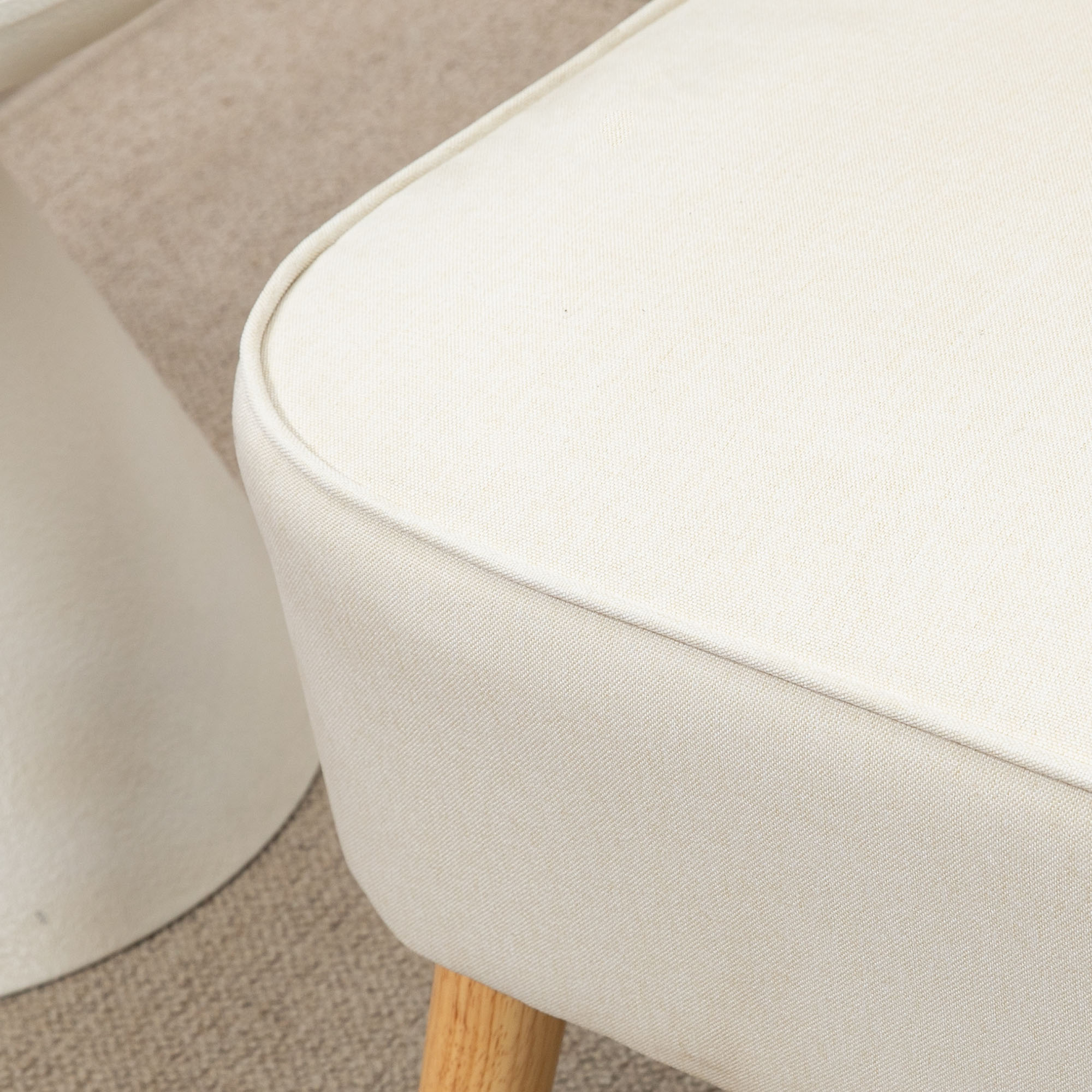 2-Sitzer Sofa, weiche Polsterung, pflegeleichter Bezug, bis 150 kg, 117 x 56,5 x 77 cm, Cremeweiß