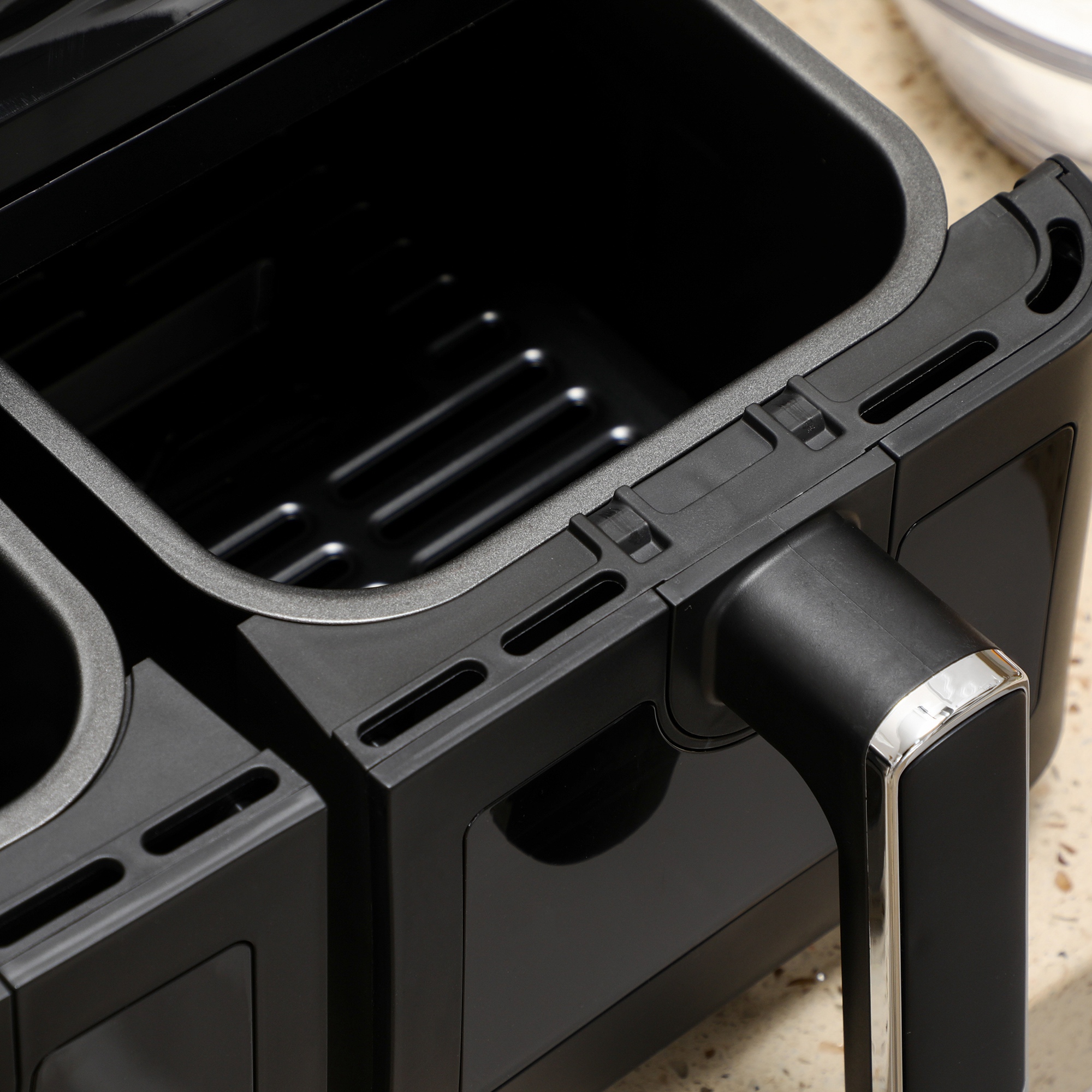 Heißluftfritteuse, 2 Frittierkörbe á 4 Liter, 8 Programme, Licht, Timer, 38,5 x 38 x 30,5 cm, Schwarz