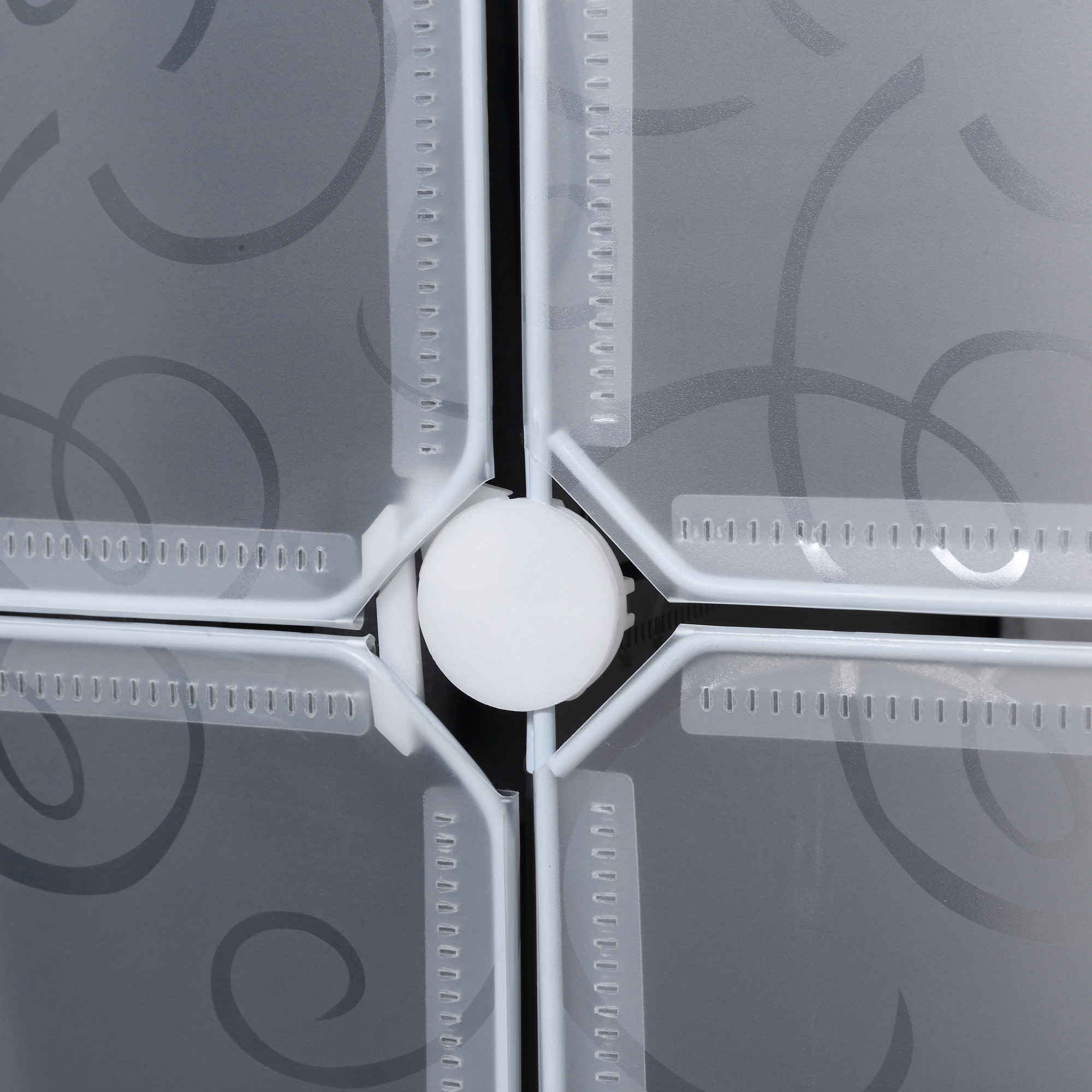 Kleiderschrank im Würfeldesign, 2 große und 9 kleine Würfel, Kunststoff, Metall, 111L x 47B x 183H cm, Schwarz+Weiß