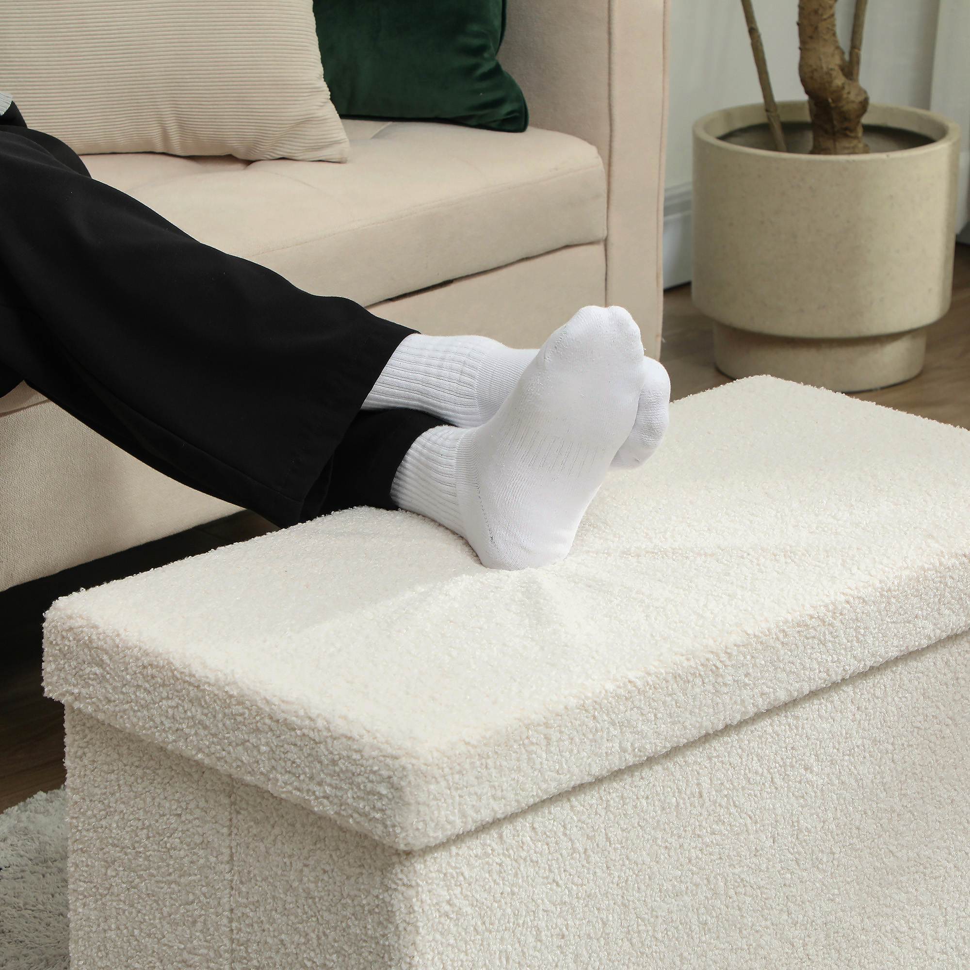 Aufbewahrungshocker, Polsterbank mit Stauraum und Deckel für Wohnzimmer, Schlafzimmer, Flur, Cremeweiß