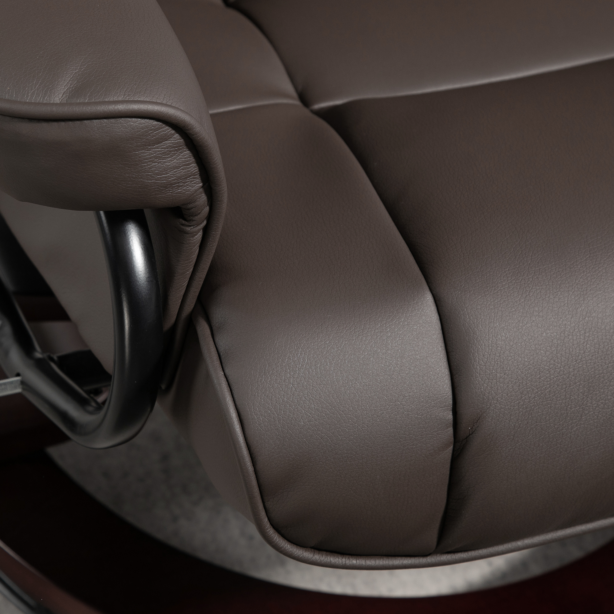 Relaxsessel mit Hocker, drehbar & neigbar, Kunstlederbezug, bis 150 kg, Holzgestell, Braun