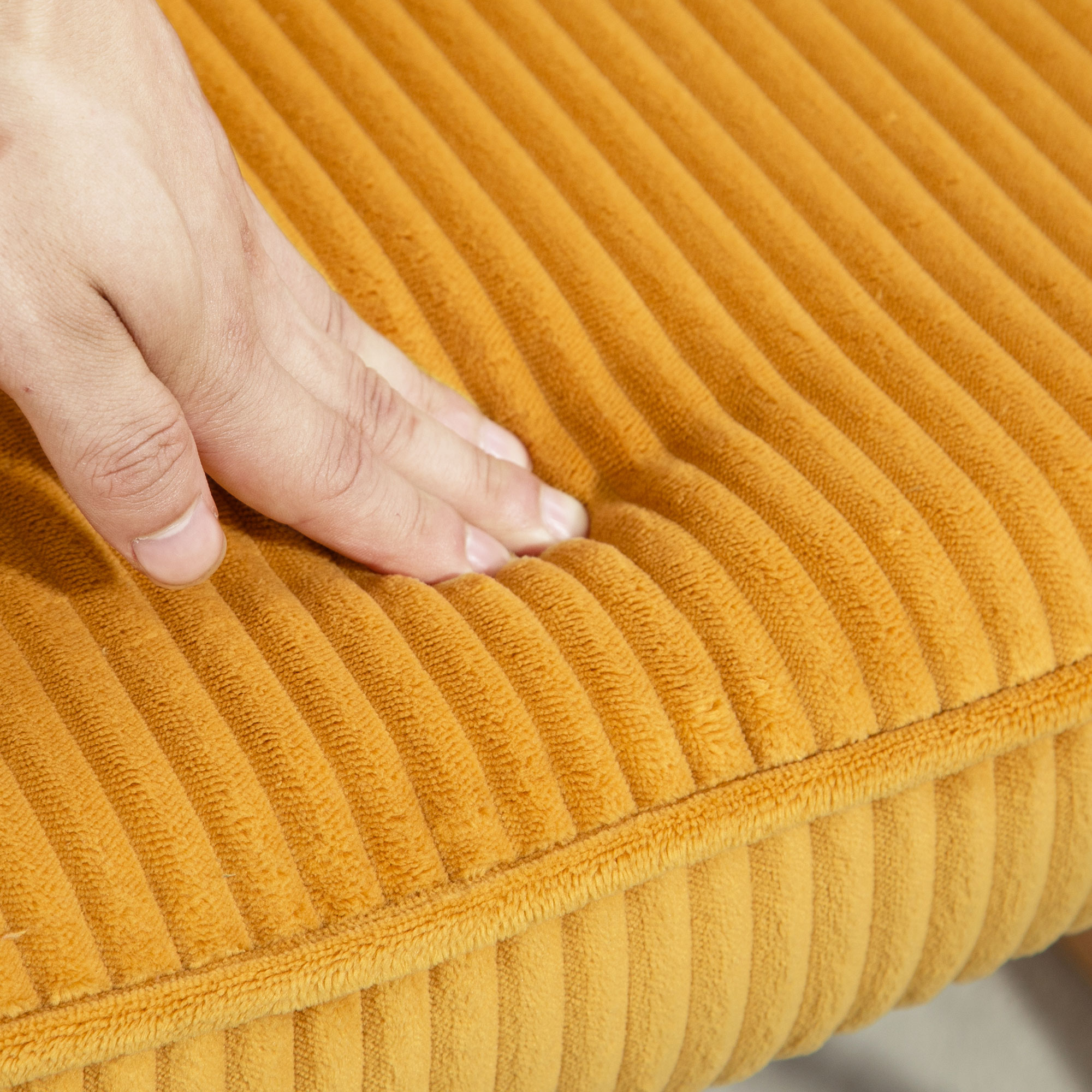 Vintage Schaukelstuhl, geschwungene Kufen, dicke Polsterung, Buchenholz & Stahl, Gelb