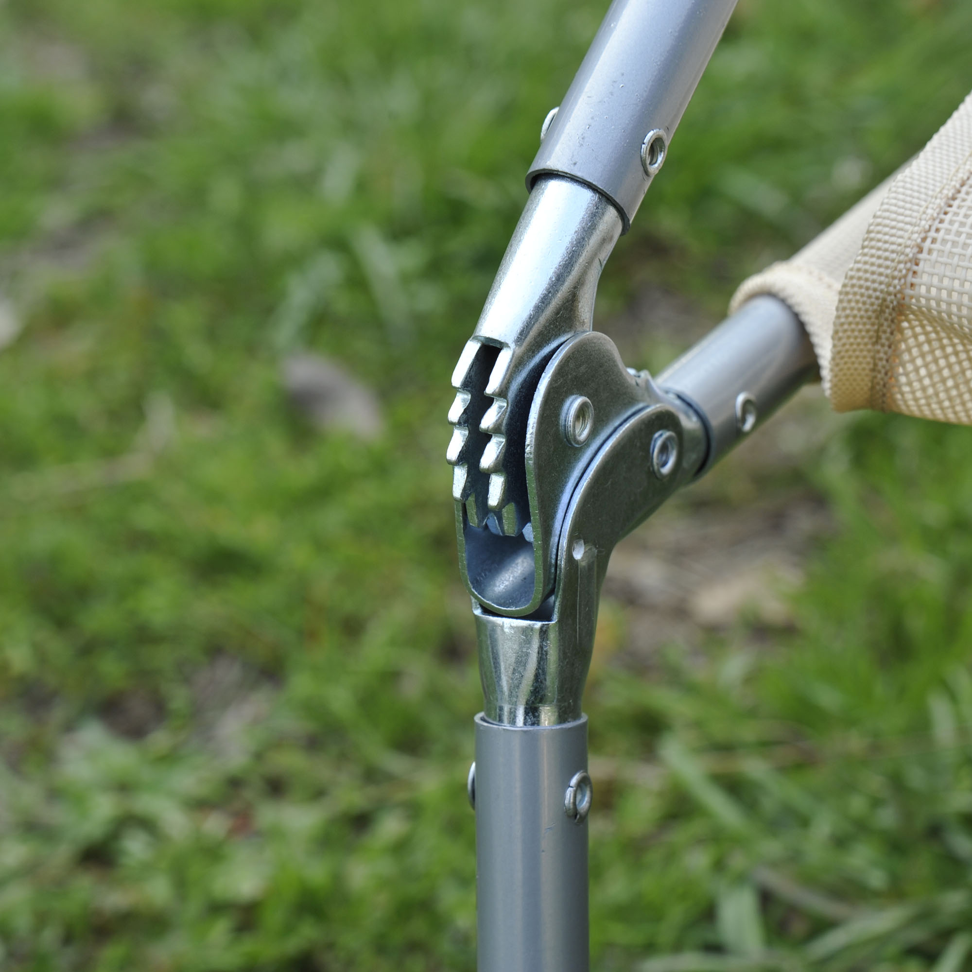 Sonnenliege klappbar Gartenliege mit Kopfkissen Liegestuhl verstellbar mit 5-Fach Campingliege bis 120kg belastbar für Garten, Balkon und Pool geeignet, 4 Farben(Creme)