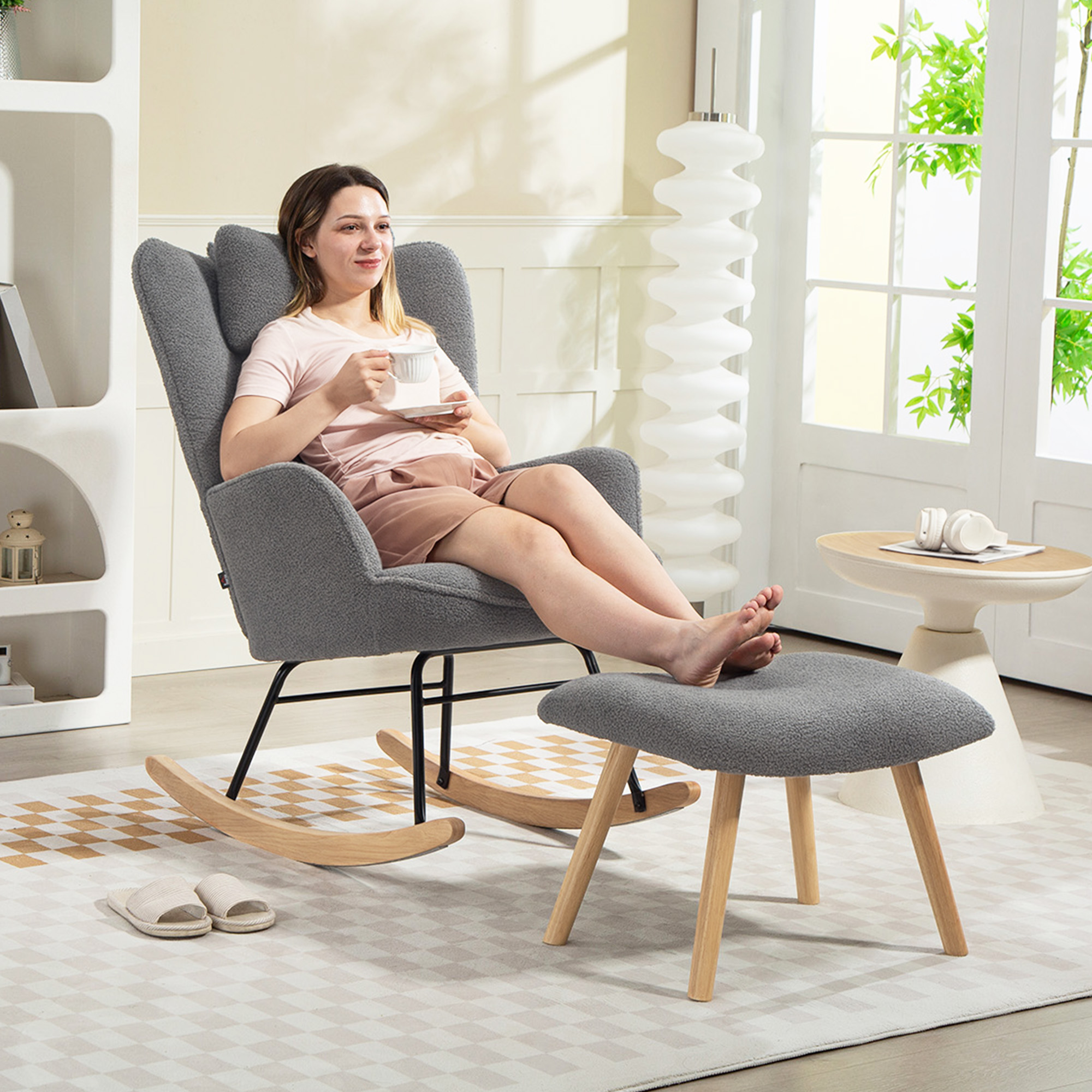 Schaukelstuhl mit Fußhocker, weicher Fleece-Bezug, Holzbeine, Kissen, hohe Rückenlehne, Schaukelsessel, Dunkelgrau