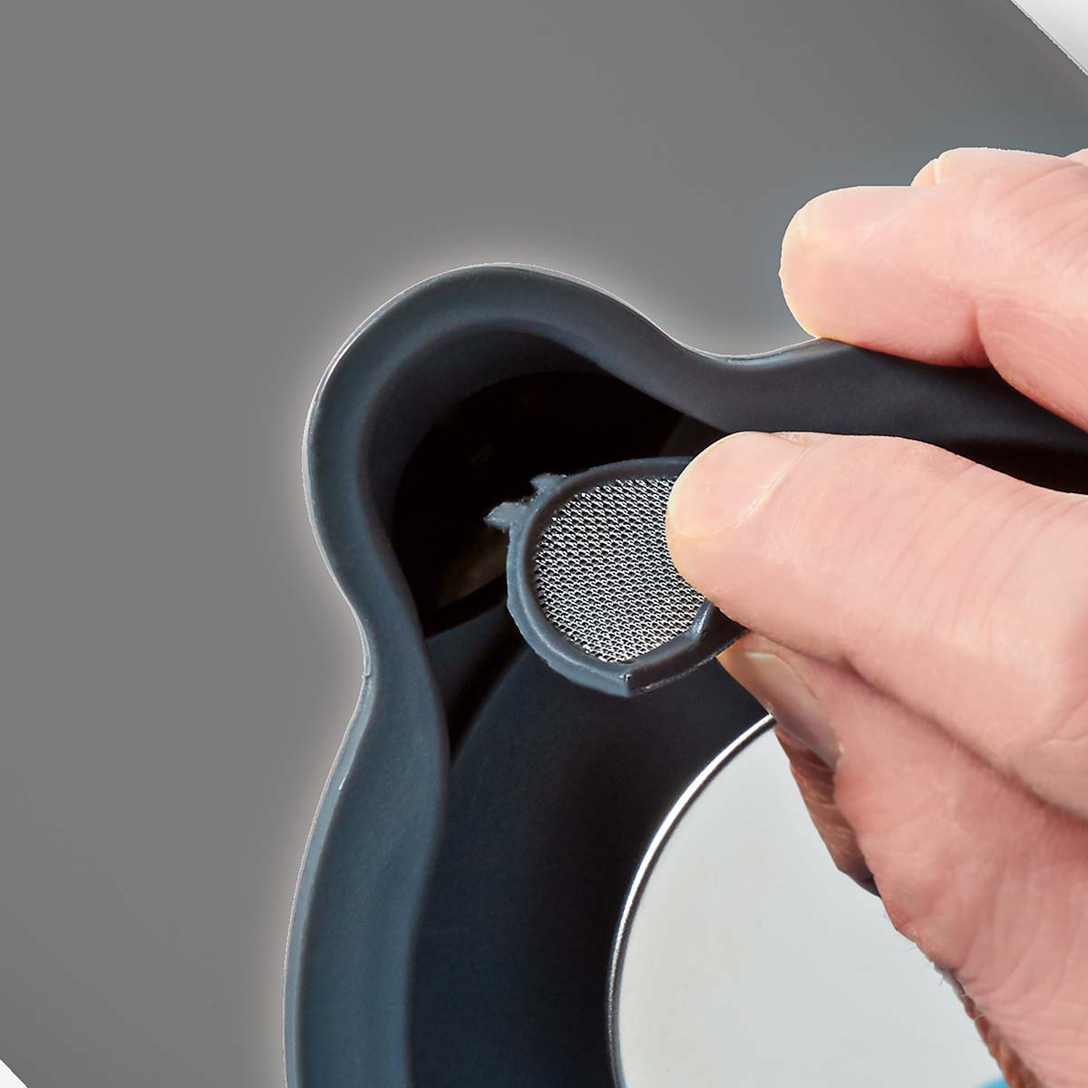 Wasserkocher | 1.7 l | Soft-Touch | Grau | Um 360 Grad drehbar | Verdecktes Heizelement | Strix Controller | Boil-dry protection