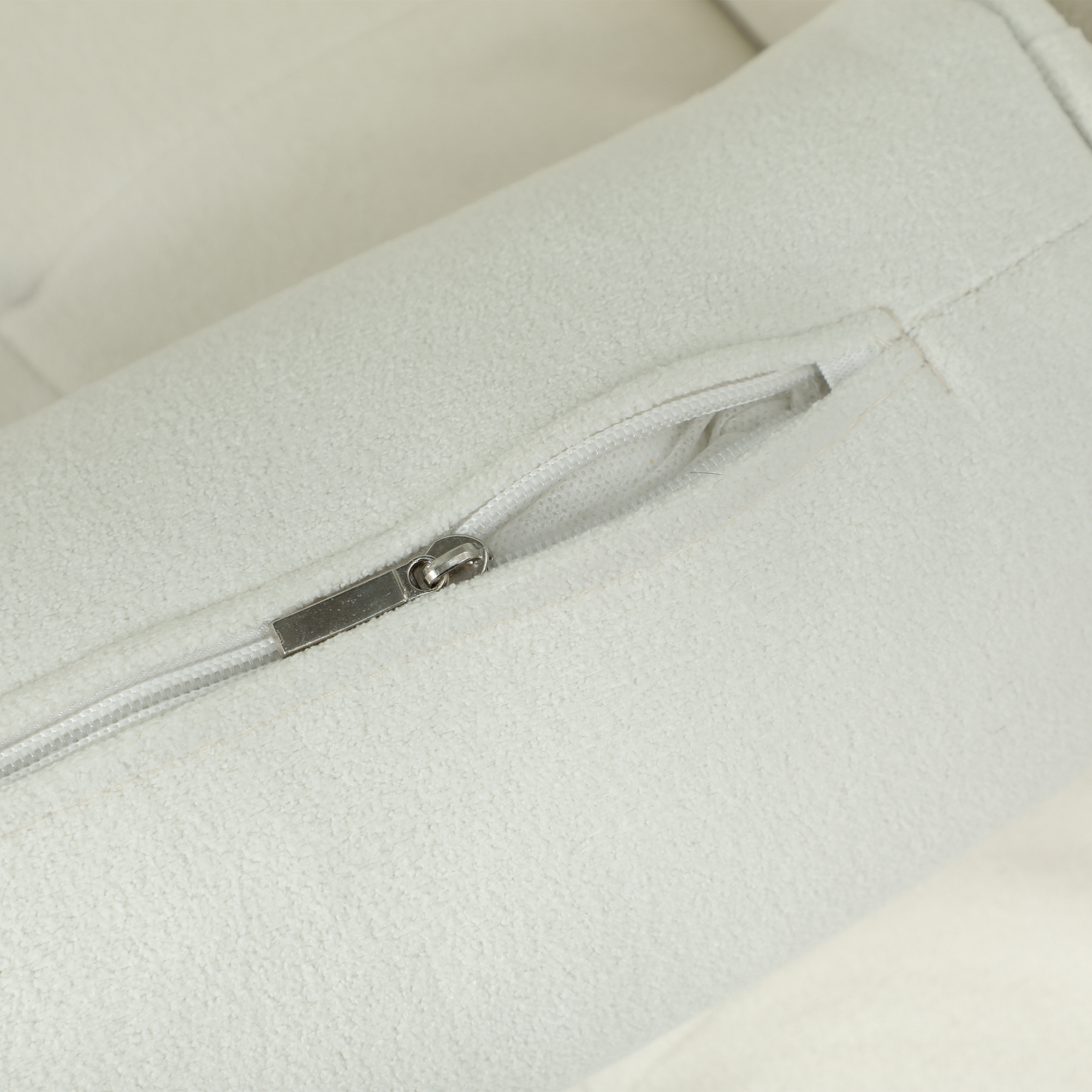 Polstersessel mit Armlehnen, neigbare Rückenlehne, Kautschukholzbeine, Cremeweiß