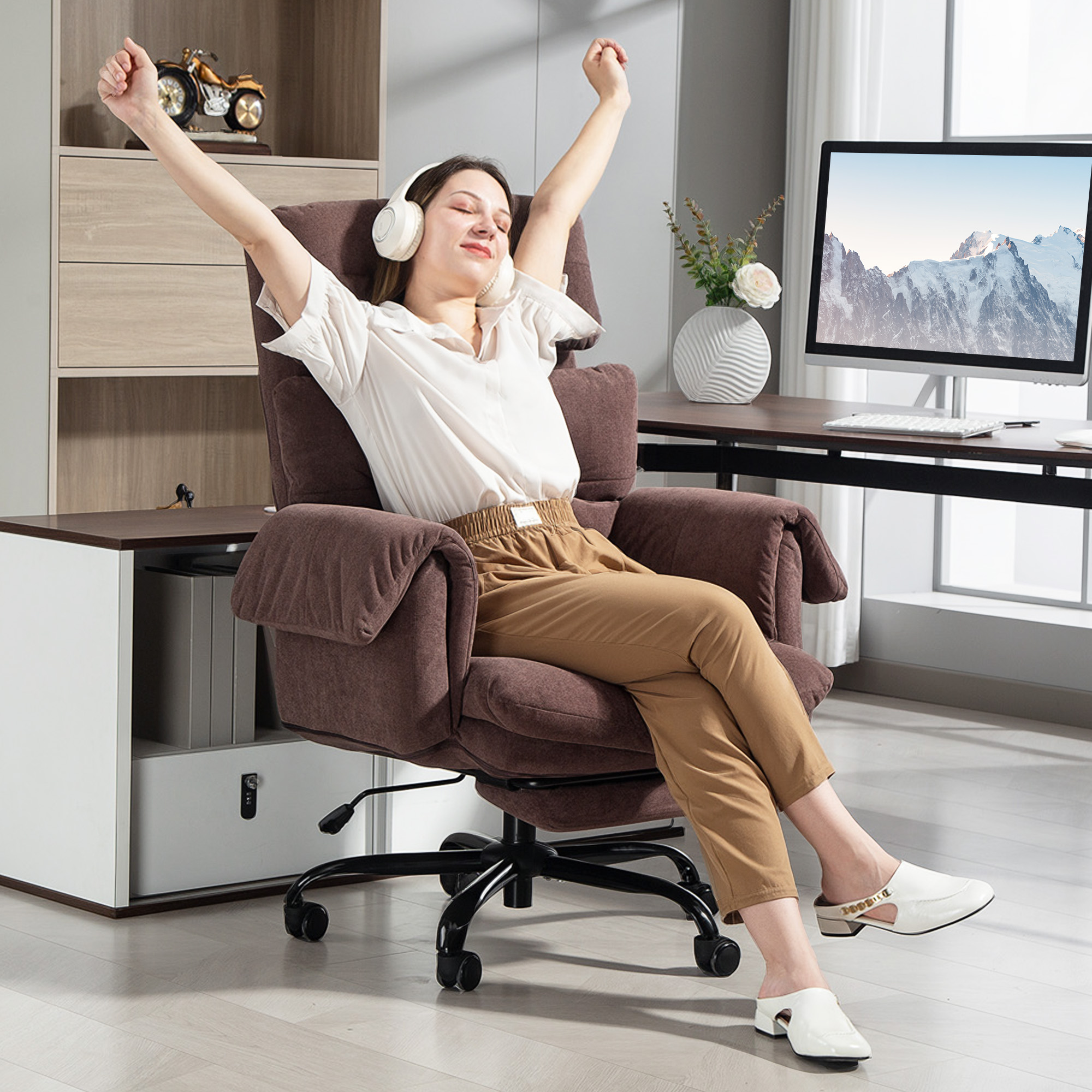 Bürostuhl mit verstellbarer Rückenlehne, rollbarer Polsterstuhl, Polstersessel, höhenverstellbar, Stahl, Braun