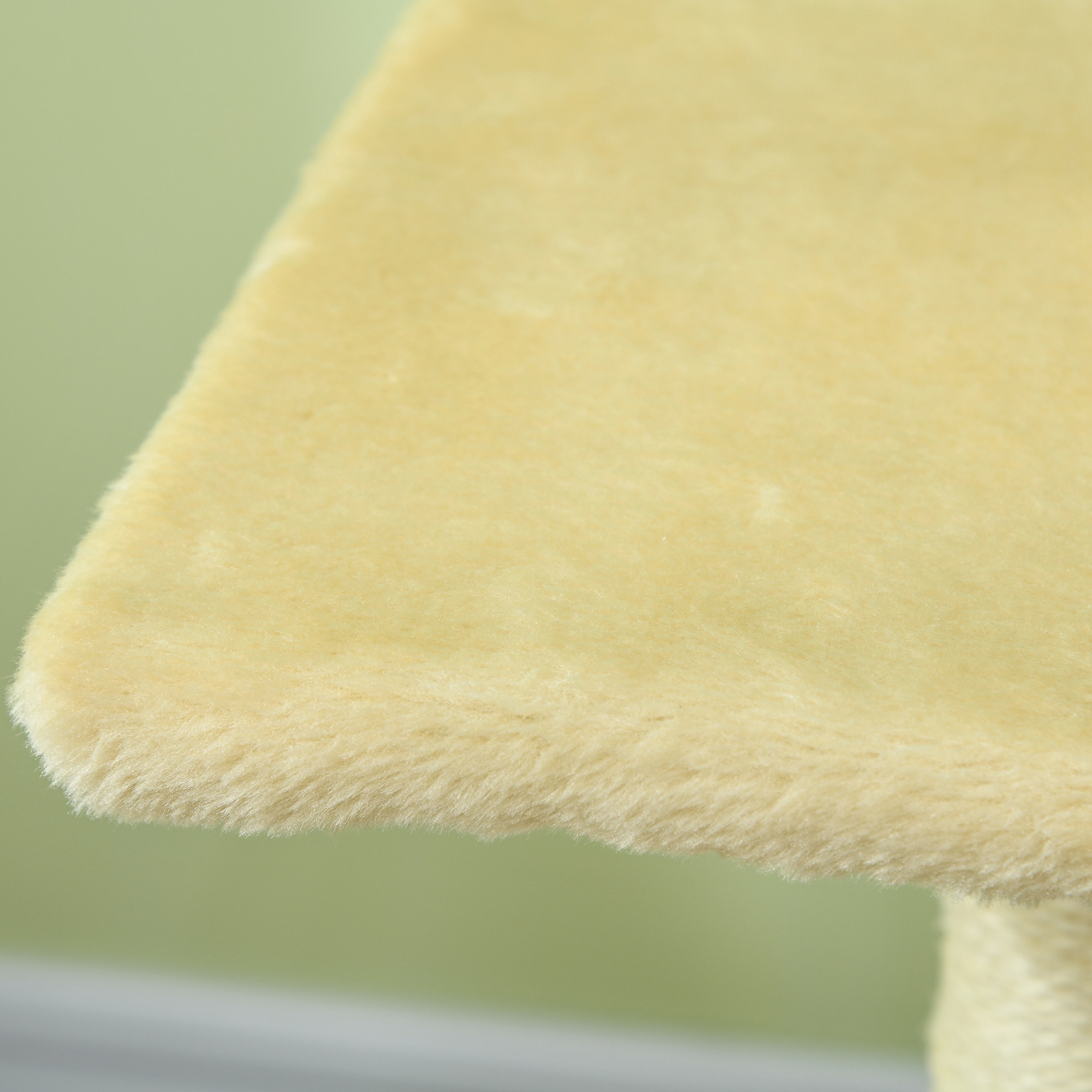 Kratzbaum 72 cm Katzenturm mit Plüschballen, Sisalstämme, Plattform, Kratzbrett Cremeweiß