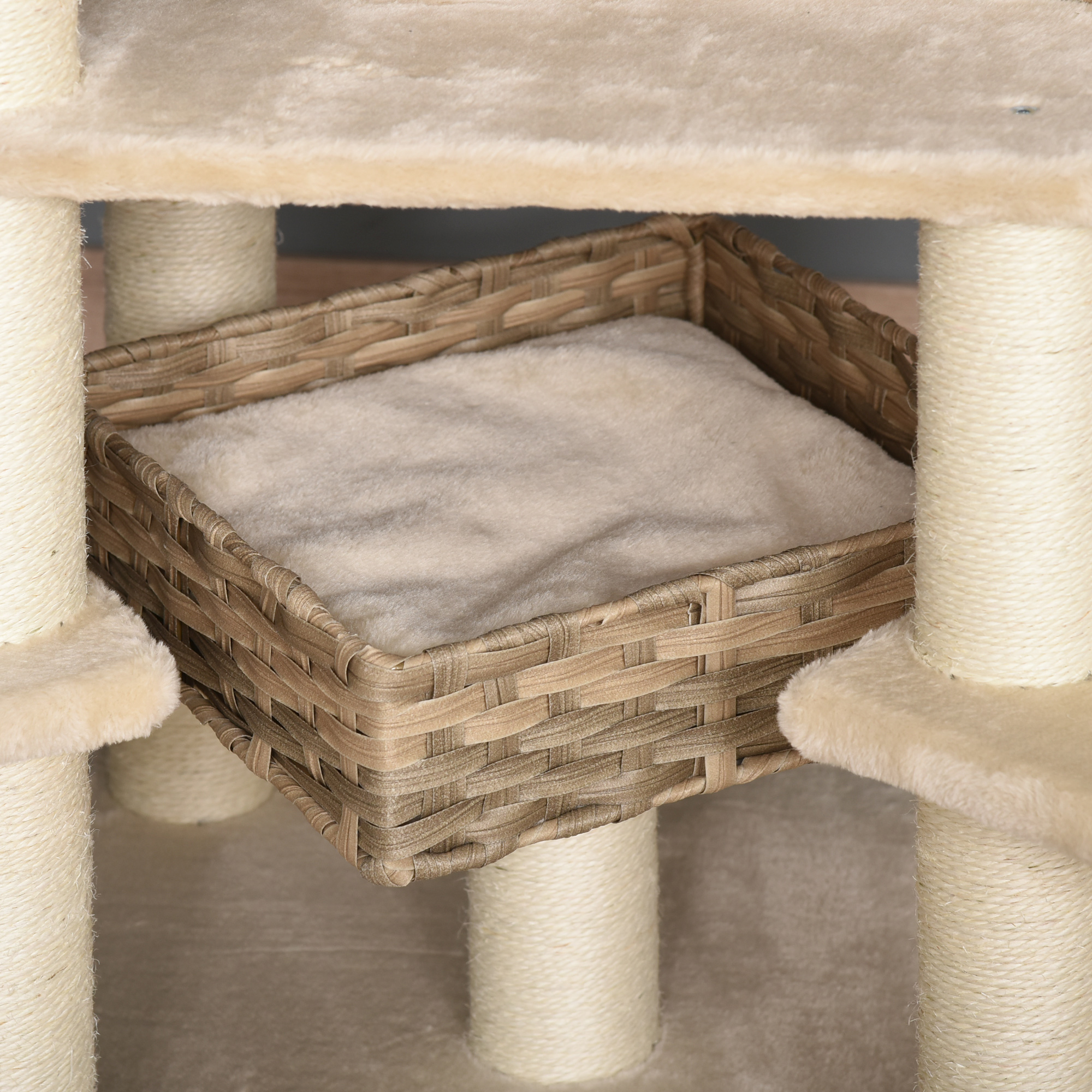 Rattan Kratzbaum mit Katzenhöhle Mehrstufiger Katzenbaum Kletterbaum für Katzen E1 MDF Sisal Beige+Braun 55 x 55 x 174 cm