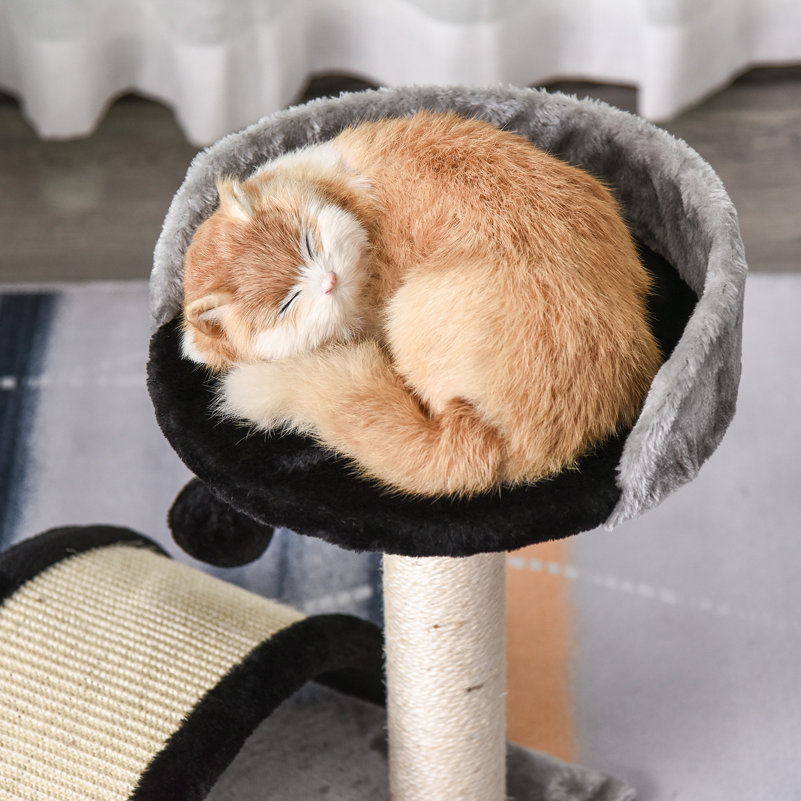 Kratzbaum Katzenbaum mit Spielbällen Katzenkratzbaum Sisalseil-Kratzstangen Schwarz 35,5 x 37 x 46 cm