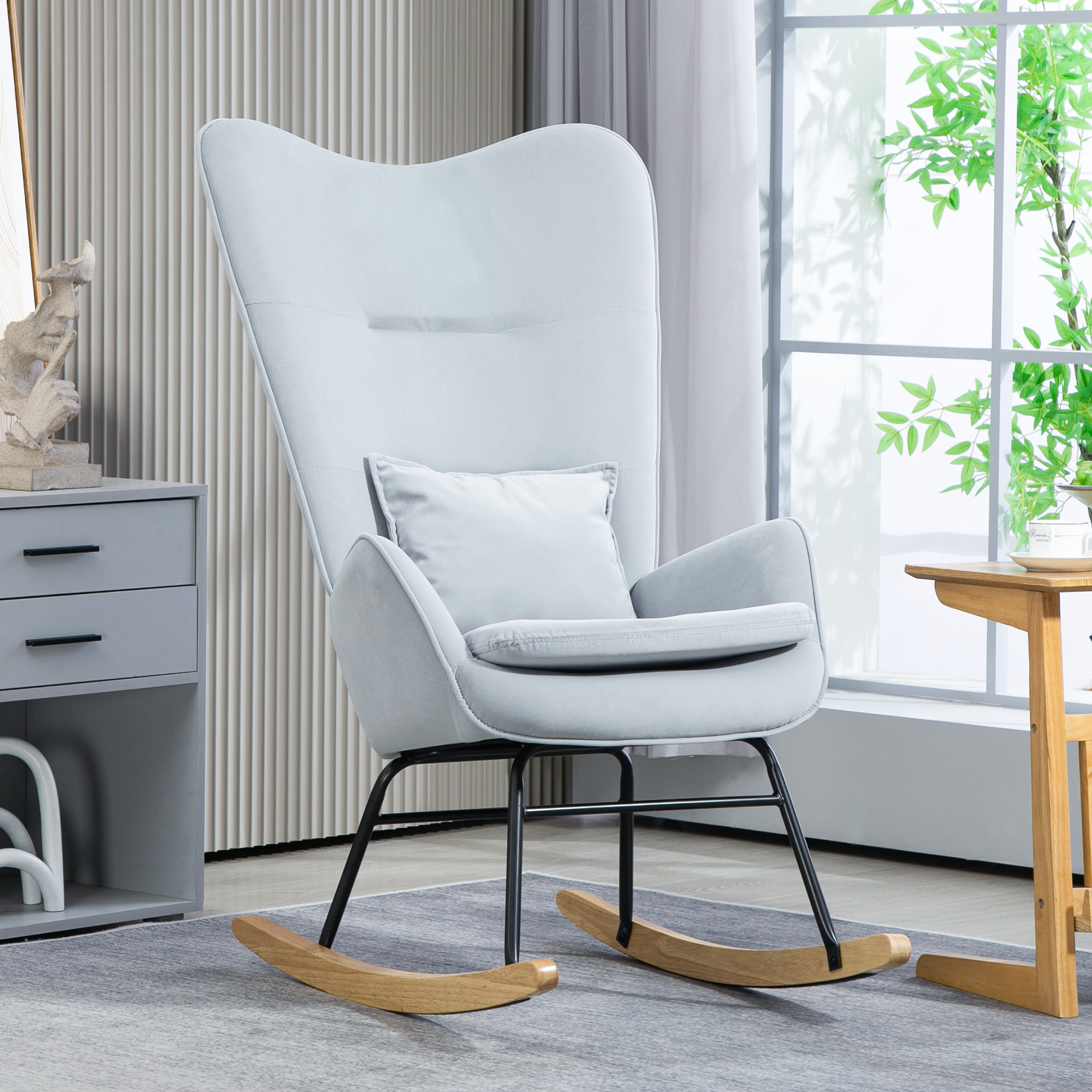 Schaukelstuhl, weicher Bezug in Samtoptik, mit Lendenkissen, bis 120 kg belastbar, 67 x 85 x 112 cm, Hellgrau