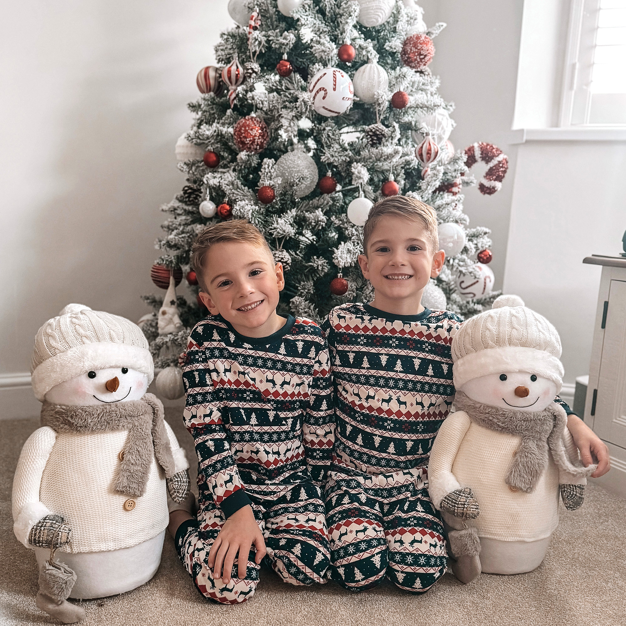 Weihnachtsbaum, Schnee-Effekt, flammenhemmend, Scharnierkonstruktion, Grün/Weiß