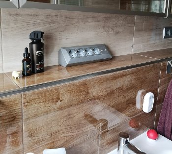 4-fach Steckdosenblock + 2x USB, silber, 250V~/ 16A, Aufbaumontage, USB 3,1A